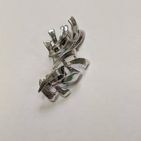 Vintage Coro Mid Century Bamboo Leaf Earrings - Picture 1 of 6